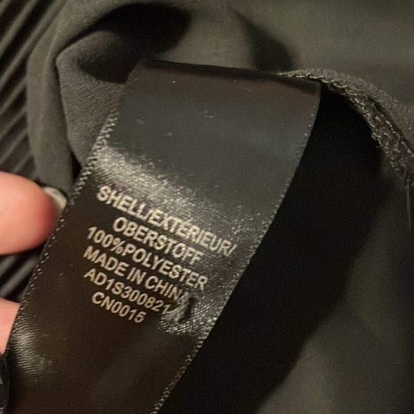 Adrianna Papell Black long sleeved blouse with keyhole button back. NWT. - Picture 10 of 10